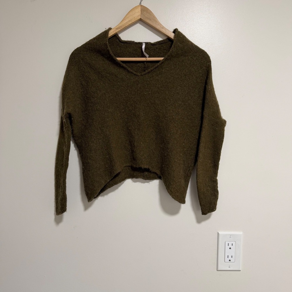 Free People Wool Blend V Neck Cropped Sweater Size Medium Olive Green Boho